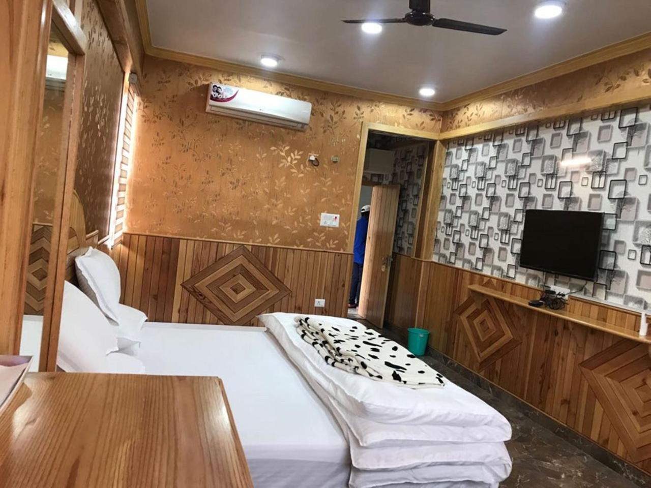 Oyo 37525 Hotel Mall Palace Pithoragarh Exterior photo