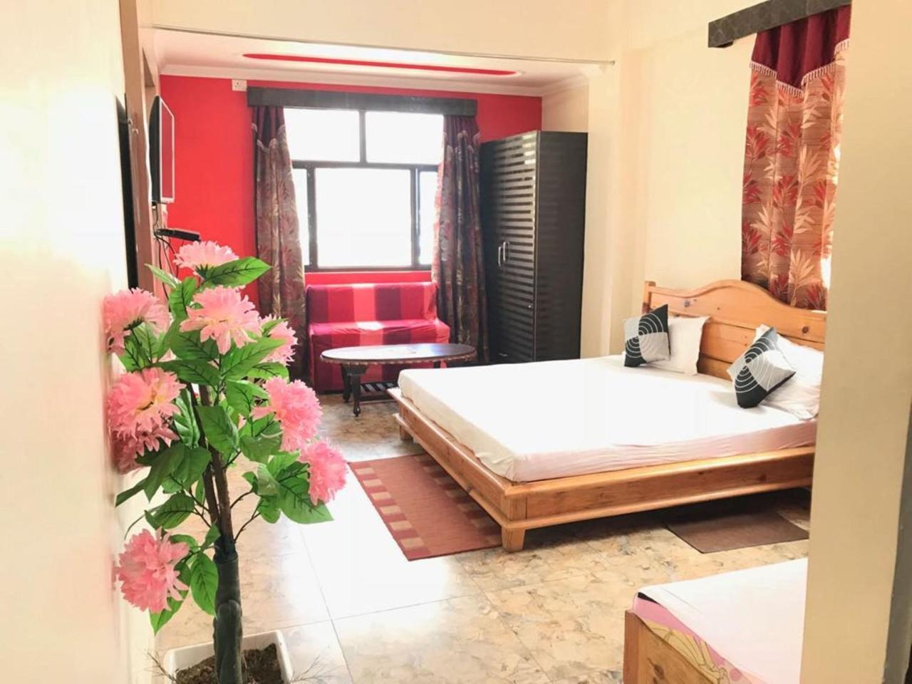 Oyo 37525 Hotel Mall Palace Pithoragarh Exterior photo